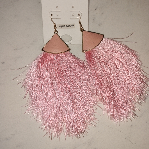 ✨ Brand New Pink Fringe Dangle Earrings ✨ Chic Boho Fair Barbie Pink Leather Fun - Picture 2 of 5